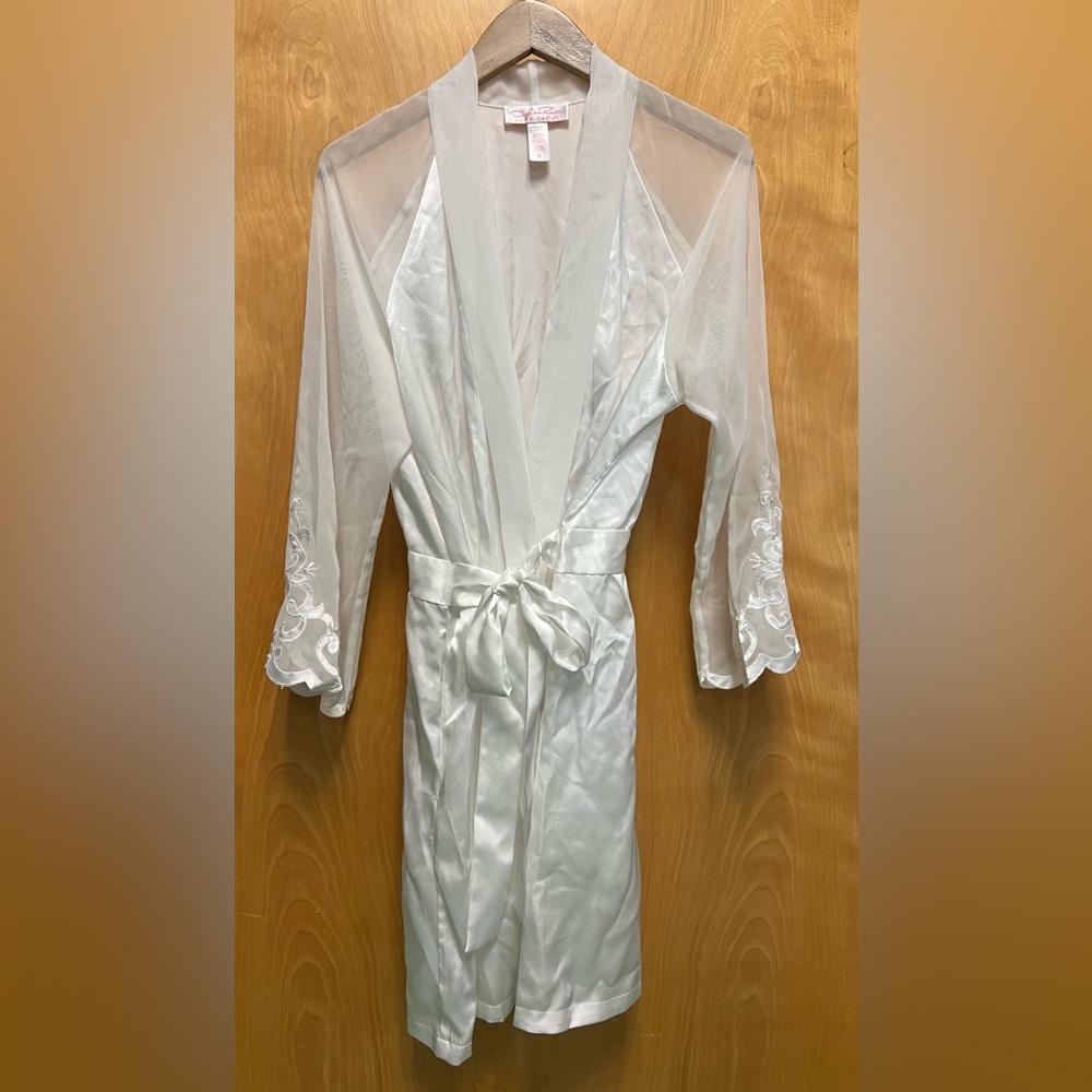 Vintage Oscar de la Renta — Pink Label White Robe with Pearl Beading & POCKETS